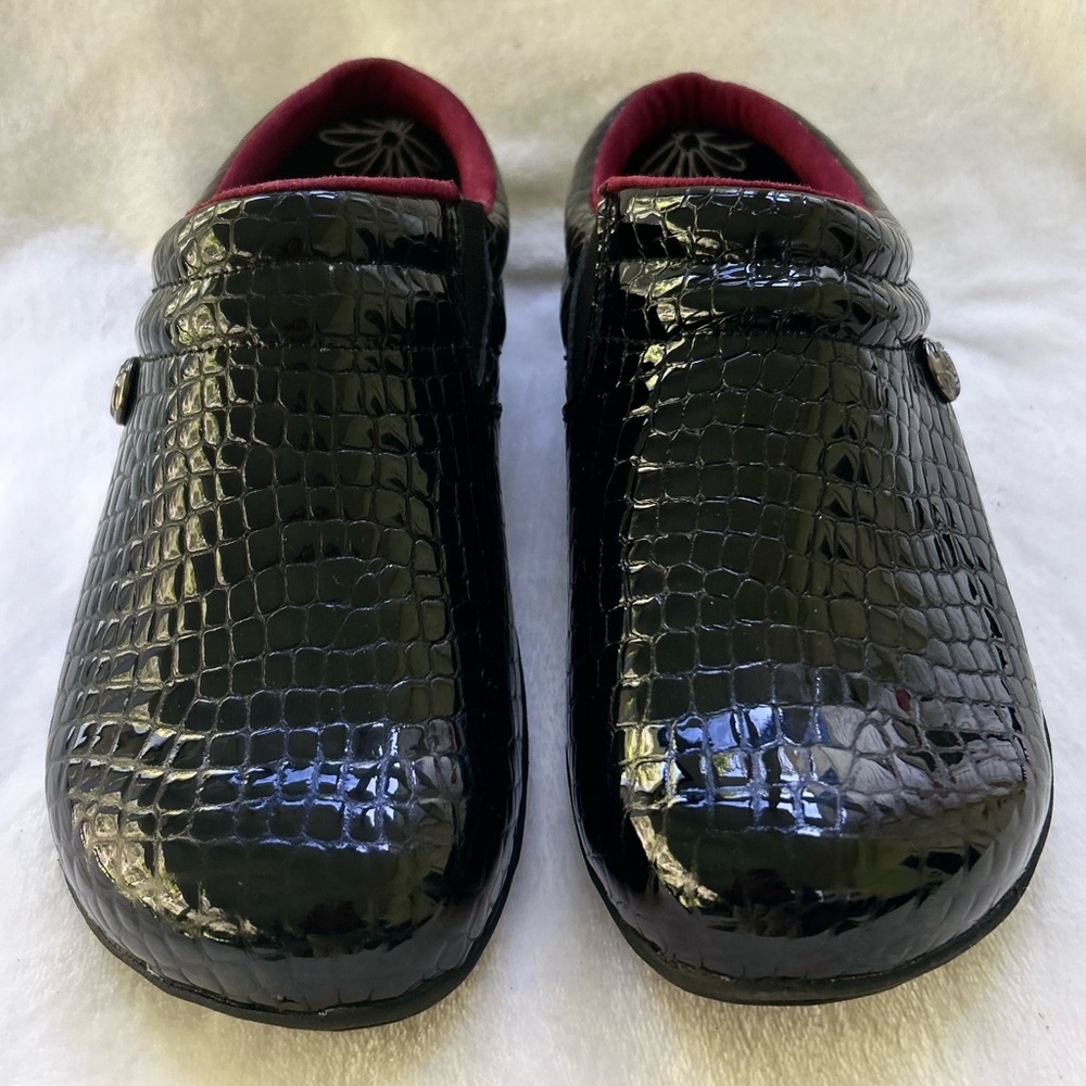 Therafit Clogs Black Size 9.5-10 Crocodile-Embossed Patent Leather Mules Womens - Picture 4 of 16